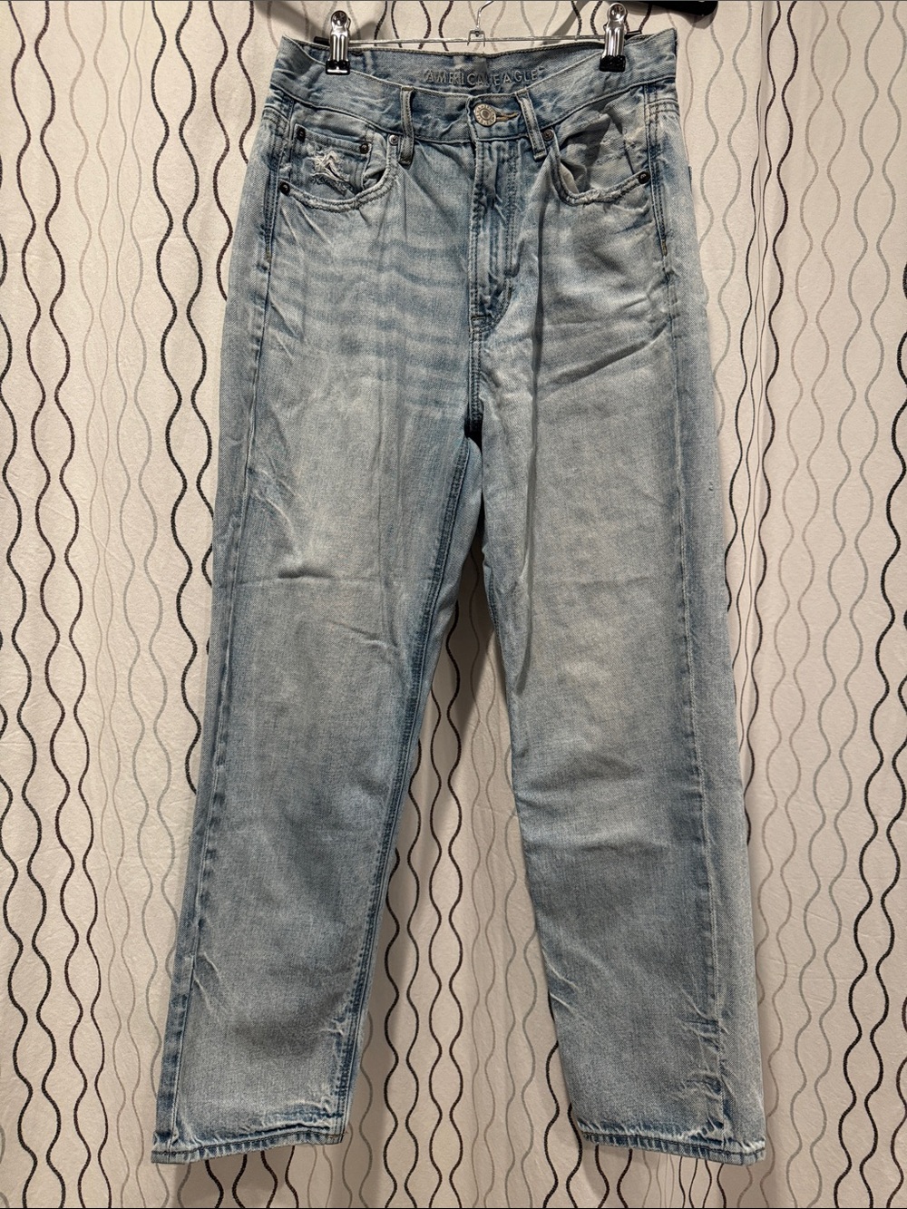 American Eagle Light Wash Women’s High-Rise Straight Jeans